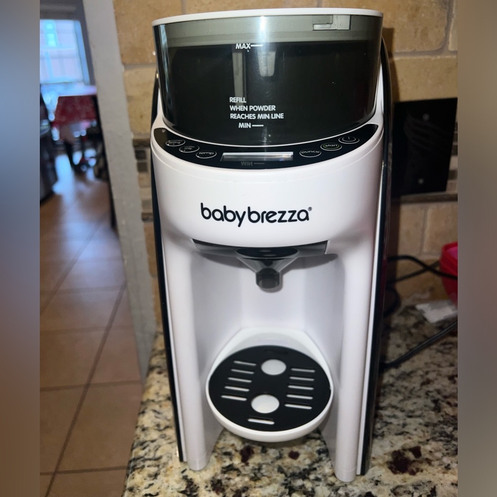 Baby Brezza Formula Pro Advanced
Formula Dispenser - White